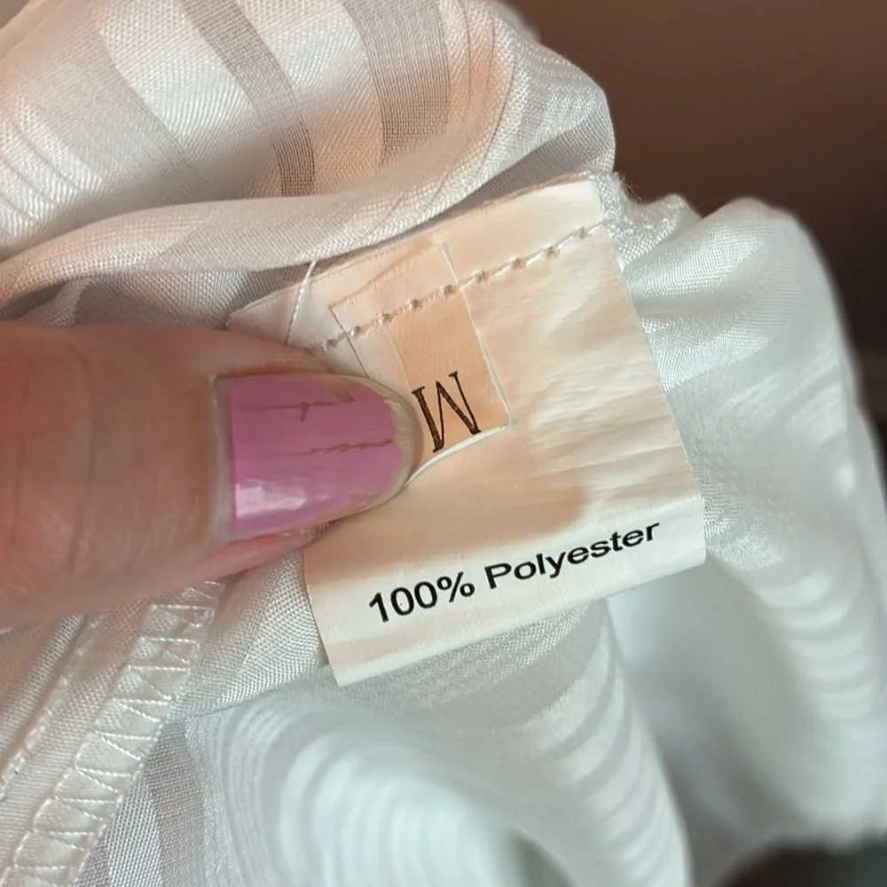 Women’s white top size medium - Picture 5 of 5